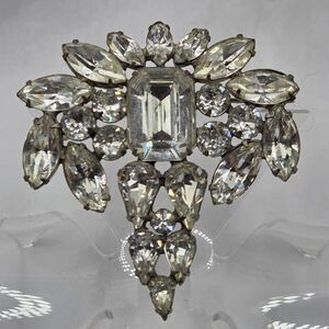 Vintage Art Deco Style Ornate Floral Design Brooch Clear Rhinestones